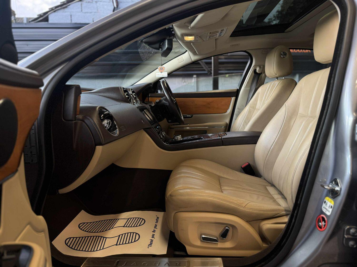 Used Jaguar XJ 2013 for sale - 76769406: Photo 9