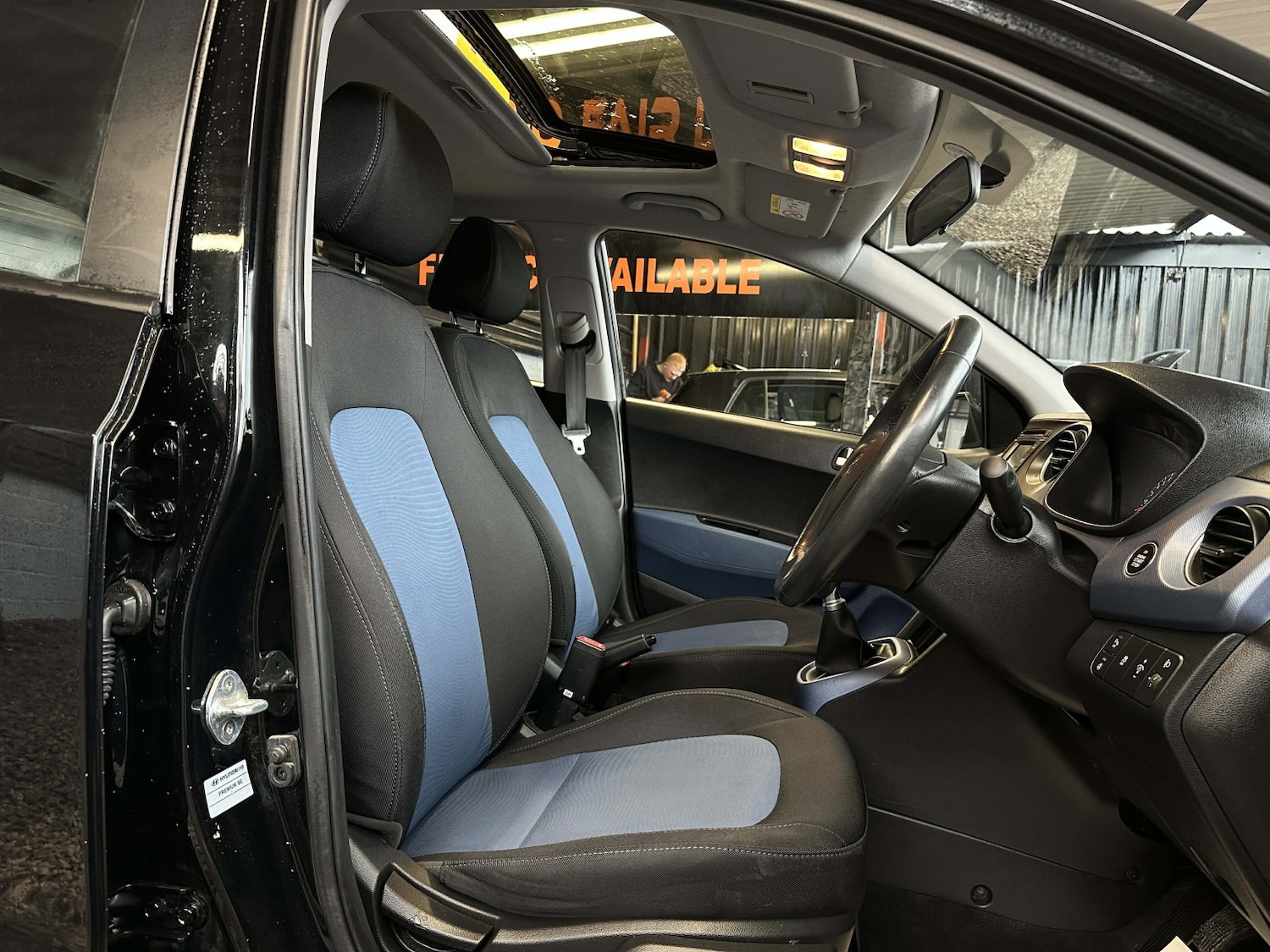 Used Hyundai i10 2017 for sale - 77478145: Photo 25