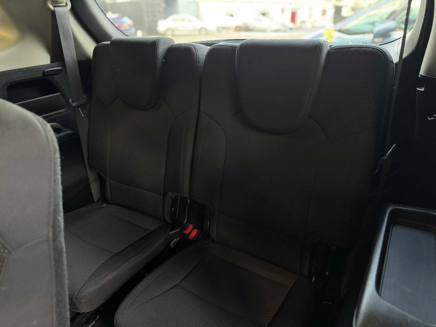 Used Kia Carens 2016 for sale - 76246202: Photo 28