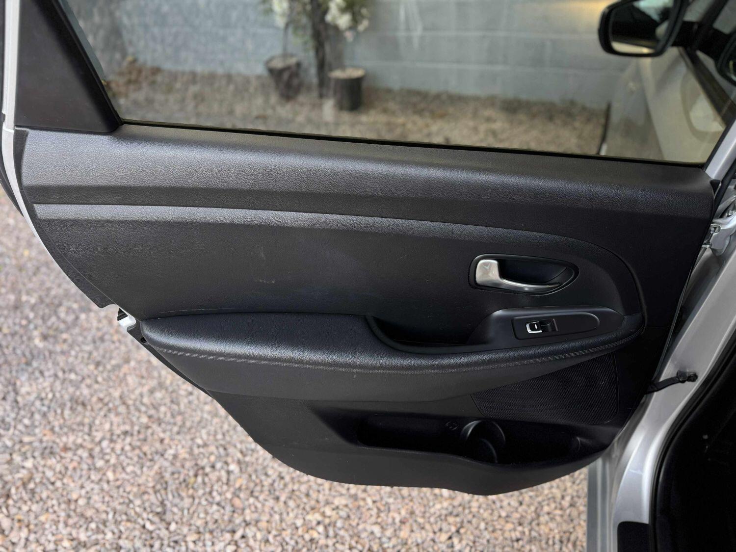 Used Kia Carens 2016 for sale - 76246202: Photo 32