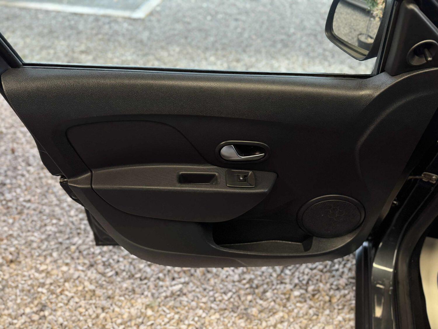 Used Dacia Sandero Stepway 2017 for sale - 76019653: Photo 31