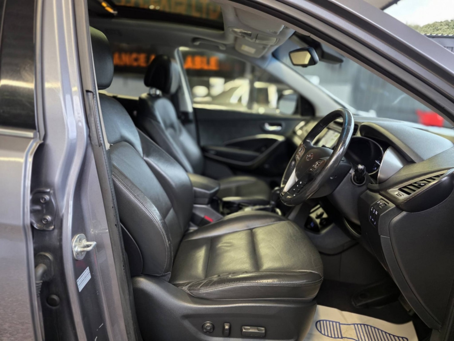 Used Hyundai Santa Fe 2016 for sale - 76935354: Photo 28