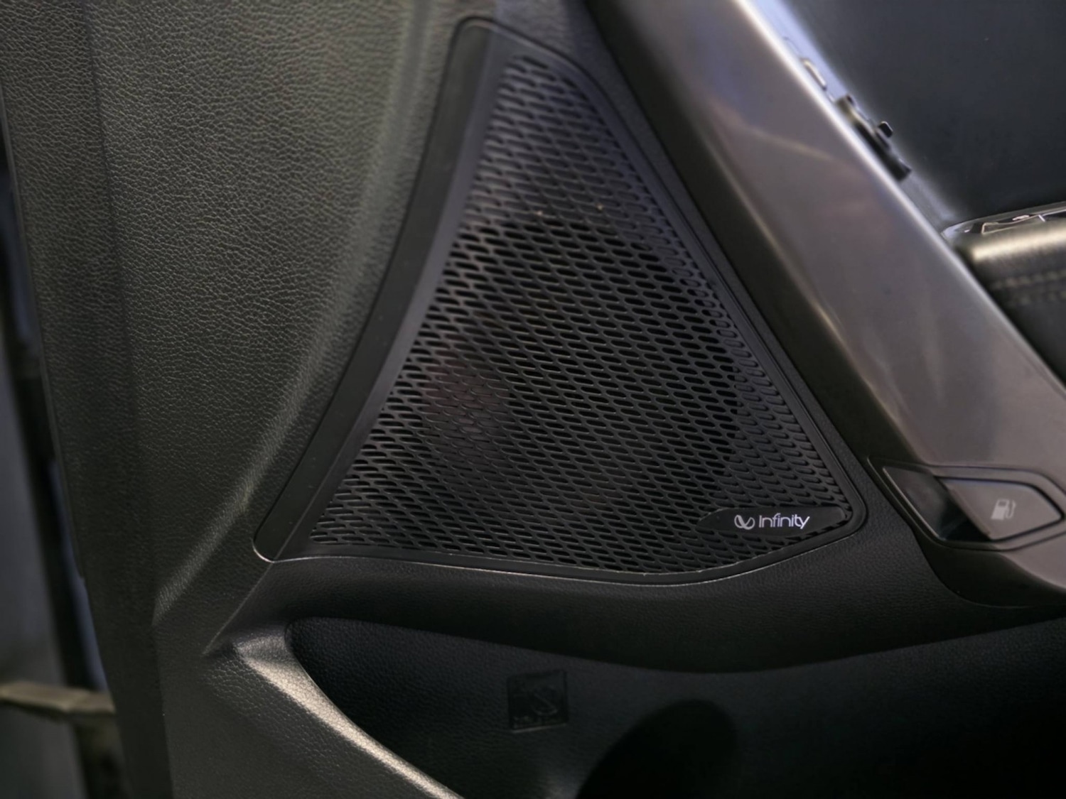 Used Hyundai Santa Fe 2016 for sale - 76935354: Photo 32