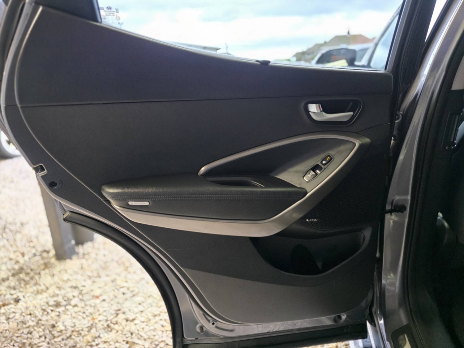 Used Hyundai Santa Fe 2016 for sale - 76935354: Photo 34