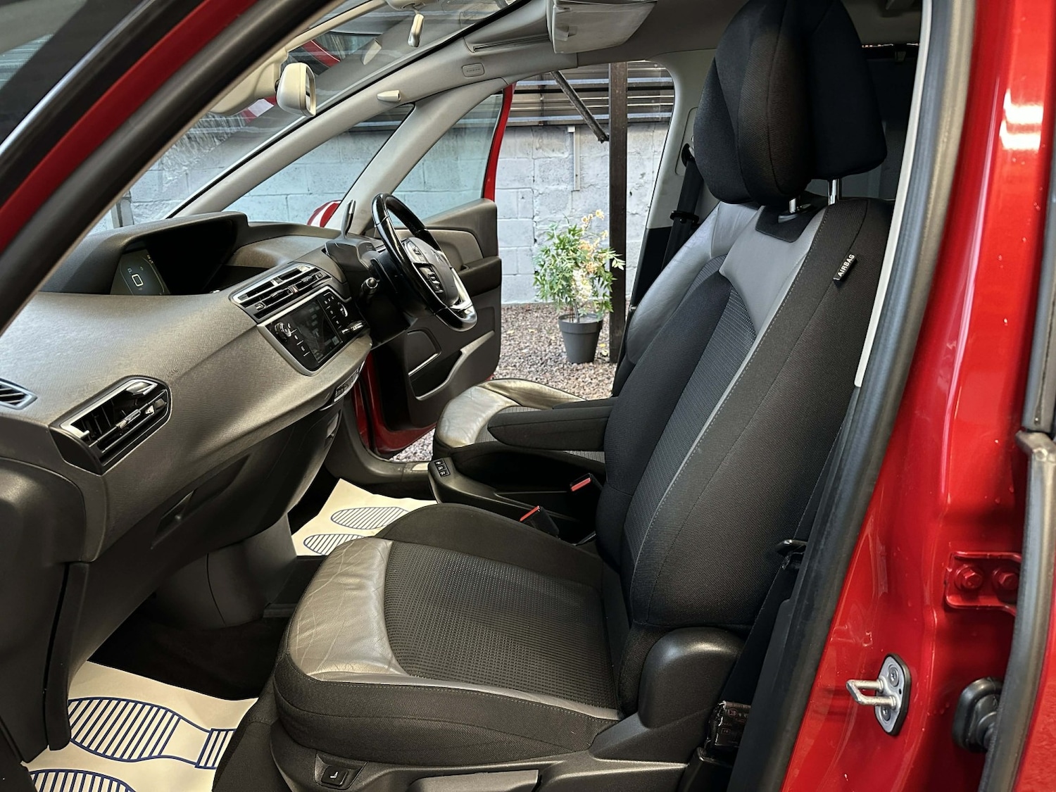 Used Citroen C4 Grand Picasso 2016 for sale - 76884807: Photo 10