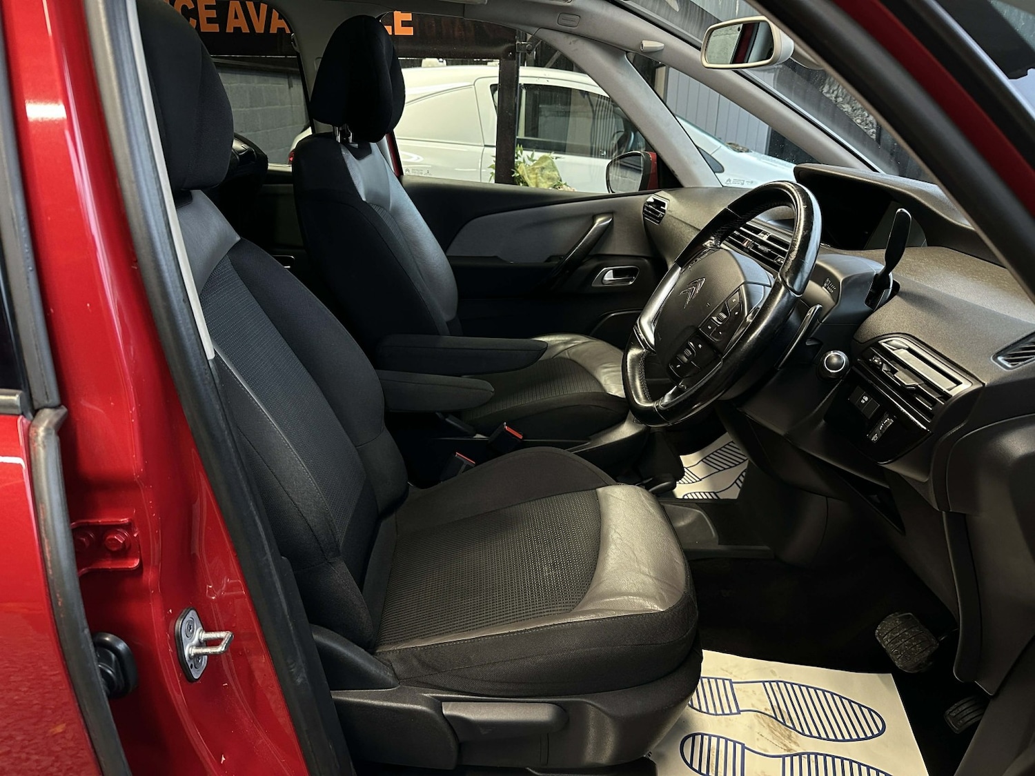 Used Citroen C4 Grand Picasso 2016 for sale - 76884807: Photo 31