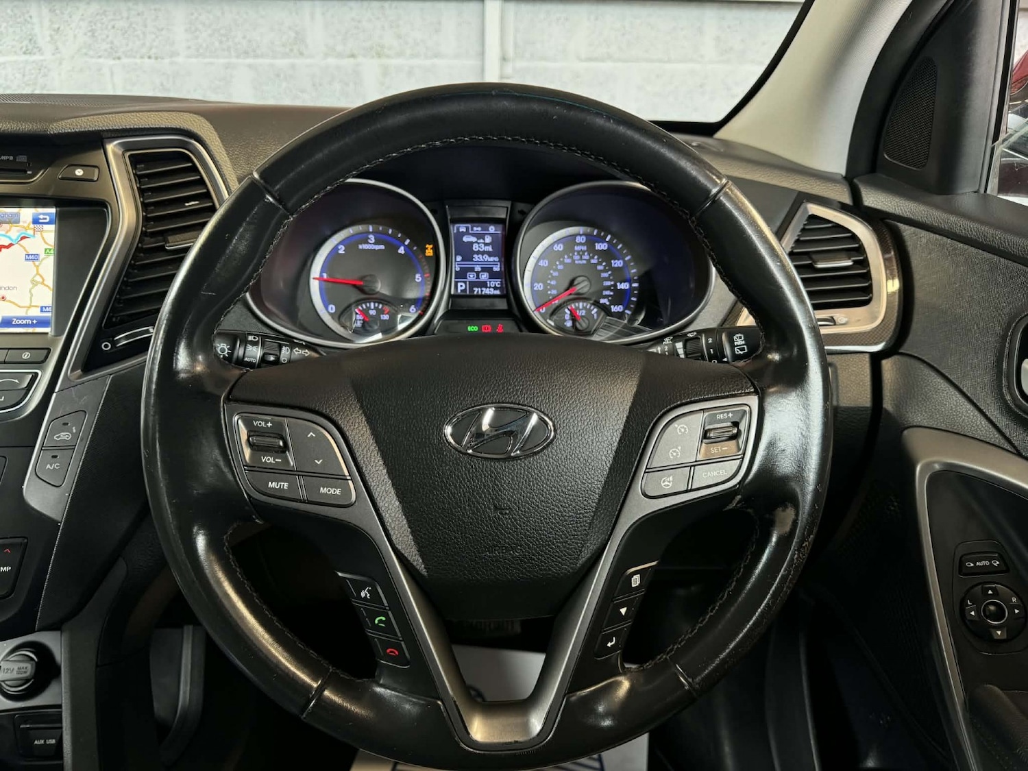 Used Hyundai Santa Fe 2014 for sale - 77781585: Photo 11