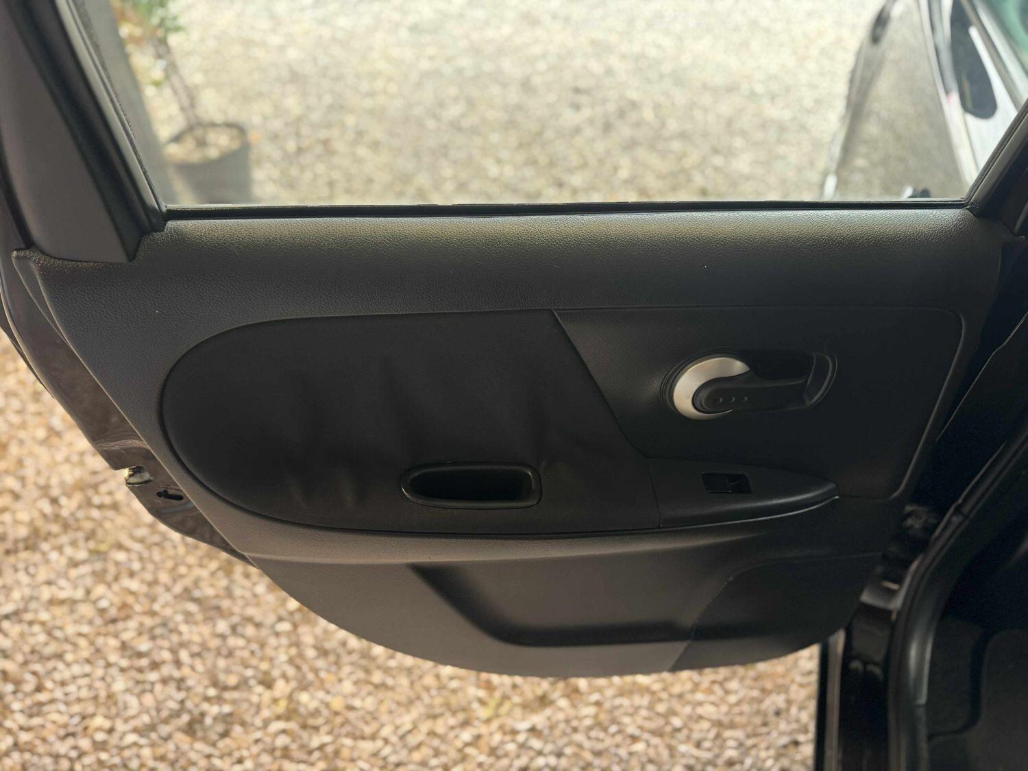 Used Nissan Note 2010 for sale - 76305661: Photo 32