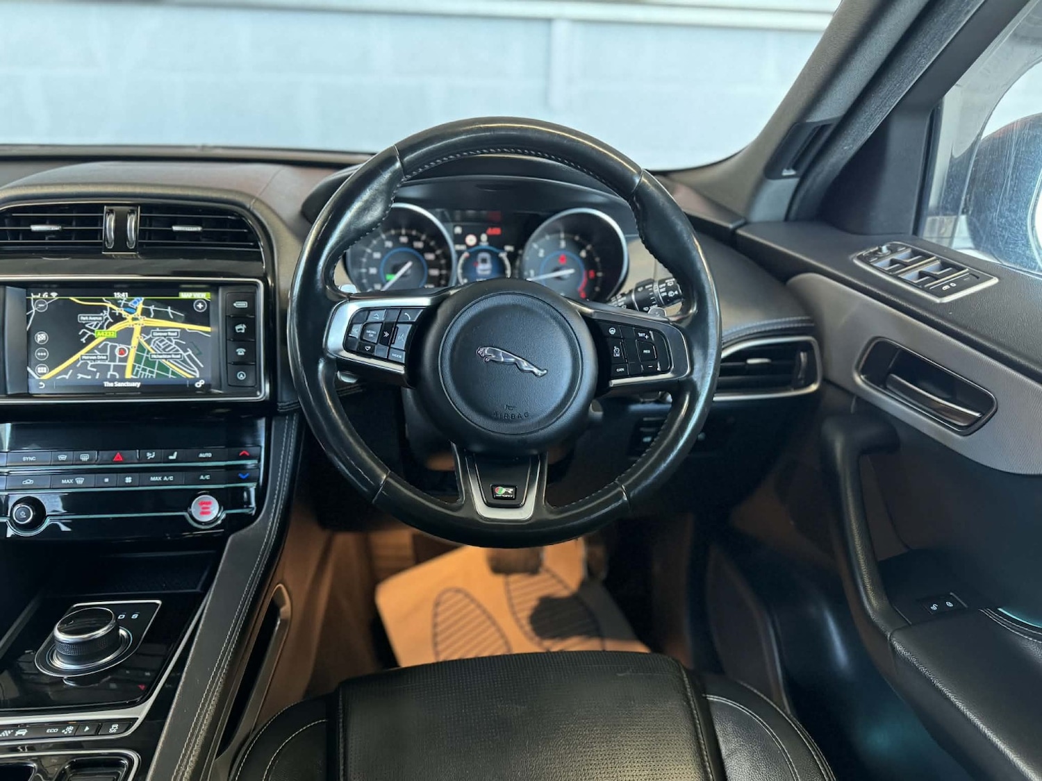 Used Jaguar F-Pace 2017 for sale - 78168858: Photo 11