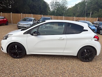 Used Peugeot 208 2017 for sale - 75127196: Photo