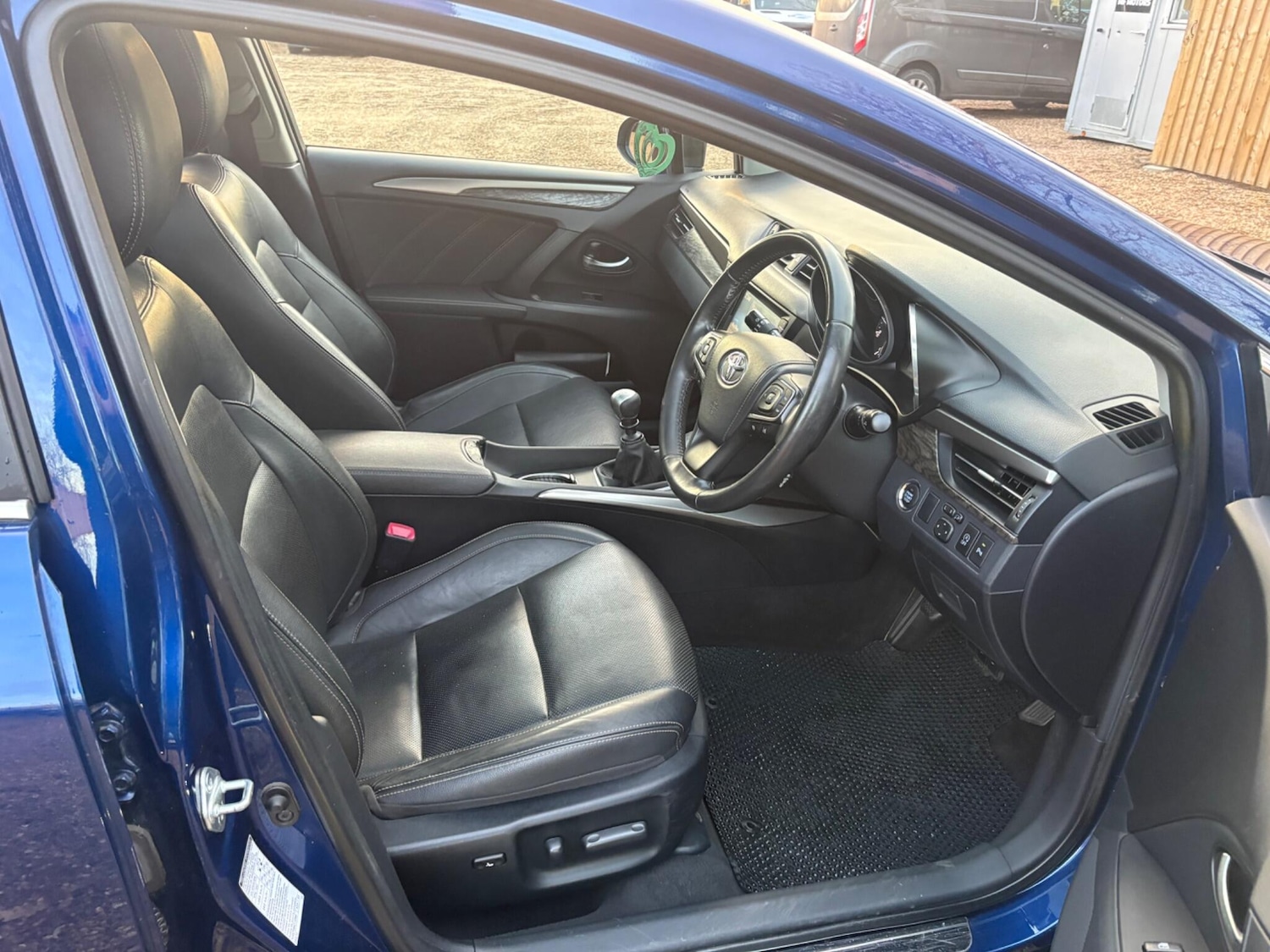 Used Toyota Avensis 2015 for sale - 77229400: Photo 14