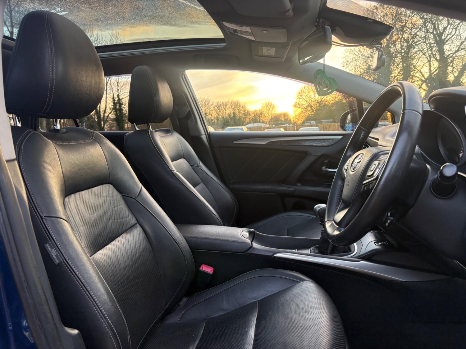 Used Toyota Avensis 2015 for sale - 77229400: Photo 15