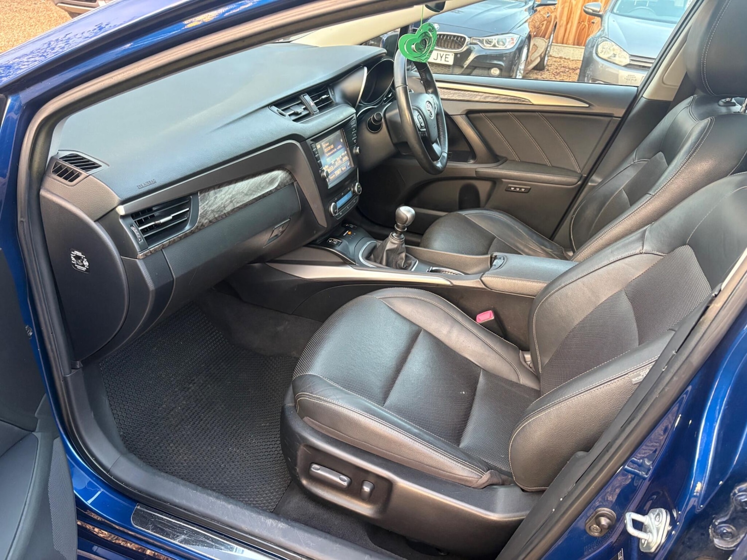 Used Toyota Avensis 2015 for sale - 77229400: Photo 32