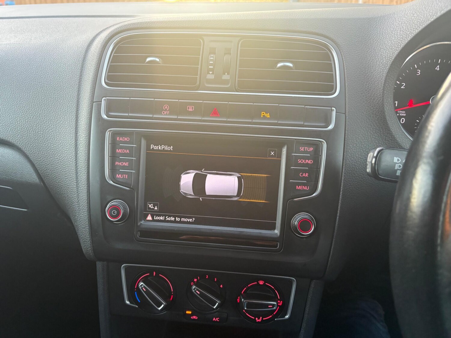 Used Volkswagen Polo 2016 for sale - 76041940: Photo 15