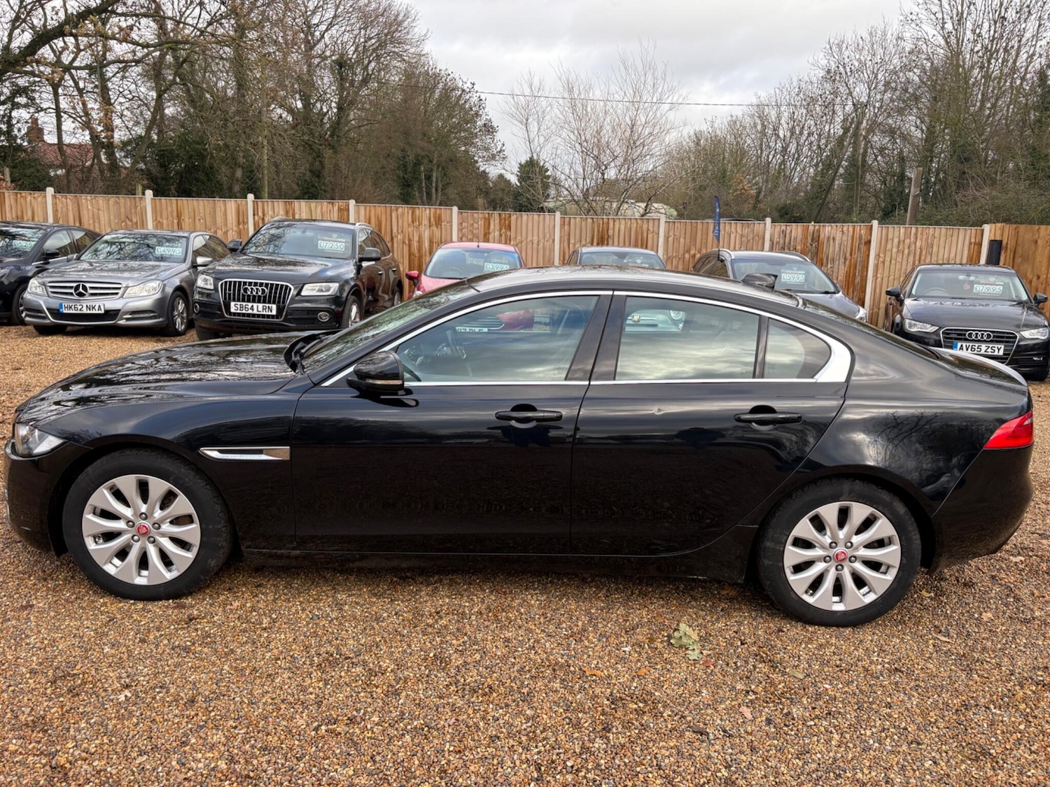 Used Jaguar XE 2017 for sale - 76942515: Photo 4