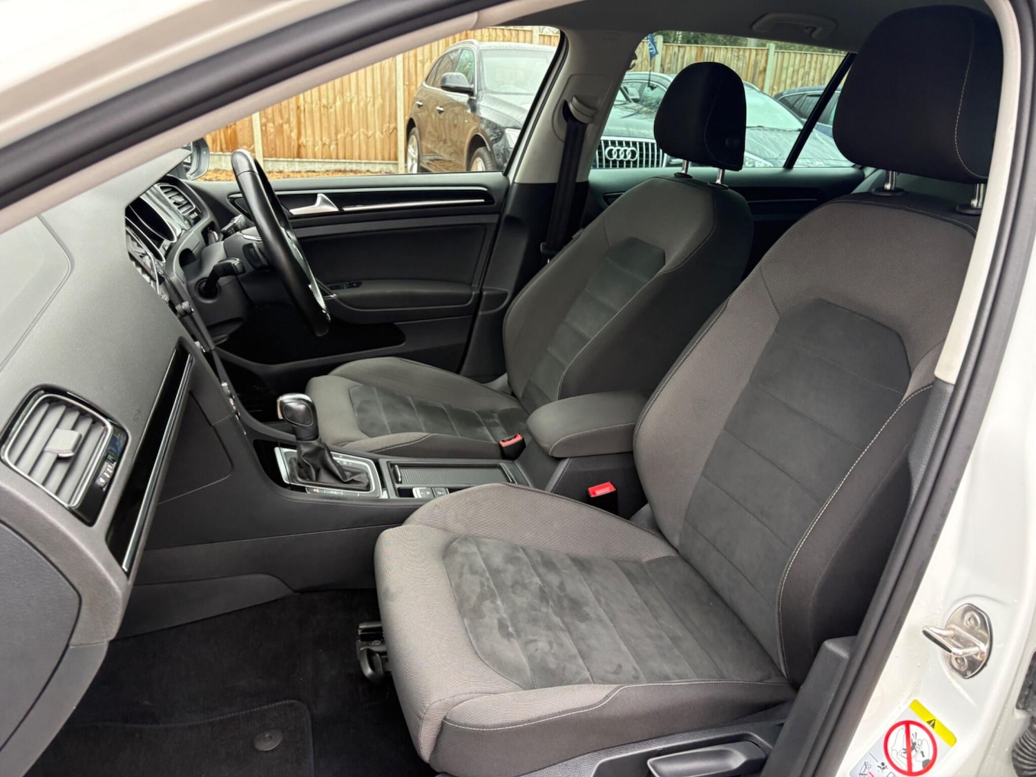 Used Volkswagen Golf 2018 for sale - 77305615: Photo 30