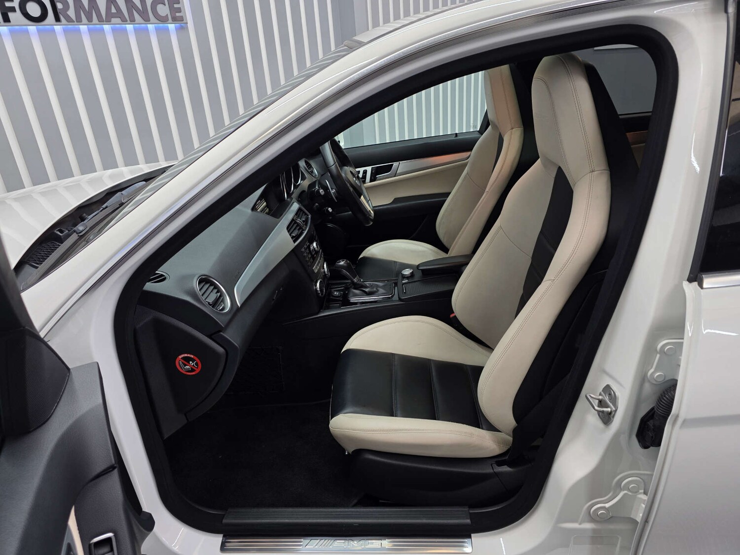 Used Mercedes-Benz C Class 2013 for sale - 77469851: Photo 24