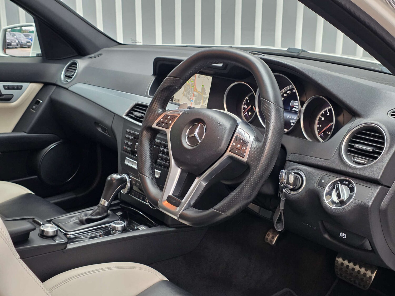 Used Mercedes-Benz C Class 2013 for sale - 77469851: Photo 38