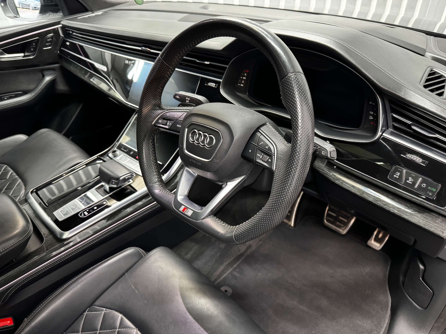 Used Audi Q8 2018 for sale - 77160652: Photo 39