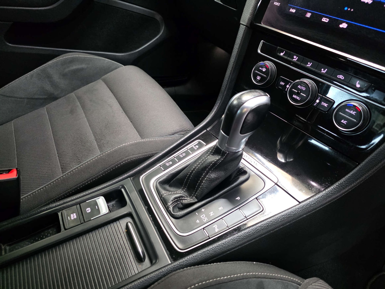 Used Volkswagen Golf 2018 for sale - 77656596: Photo 10