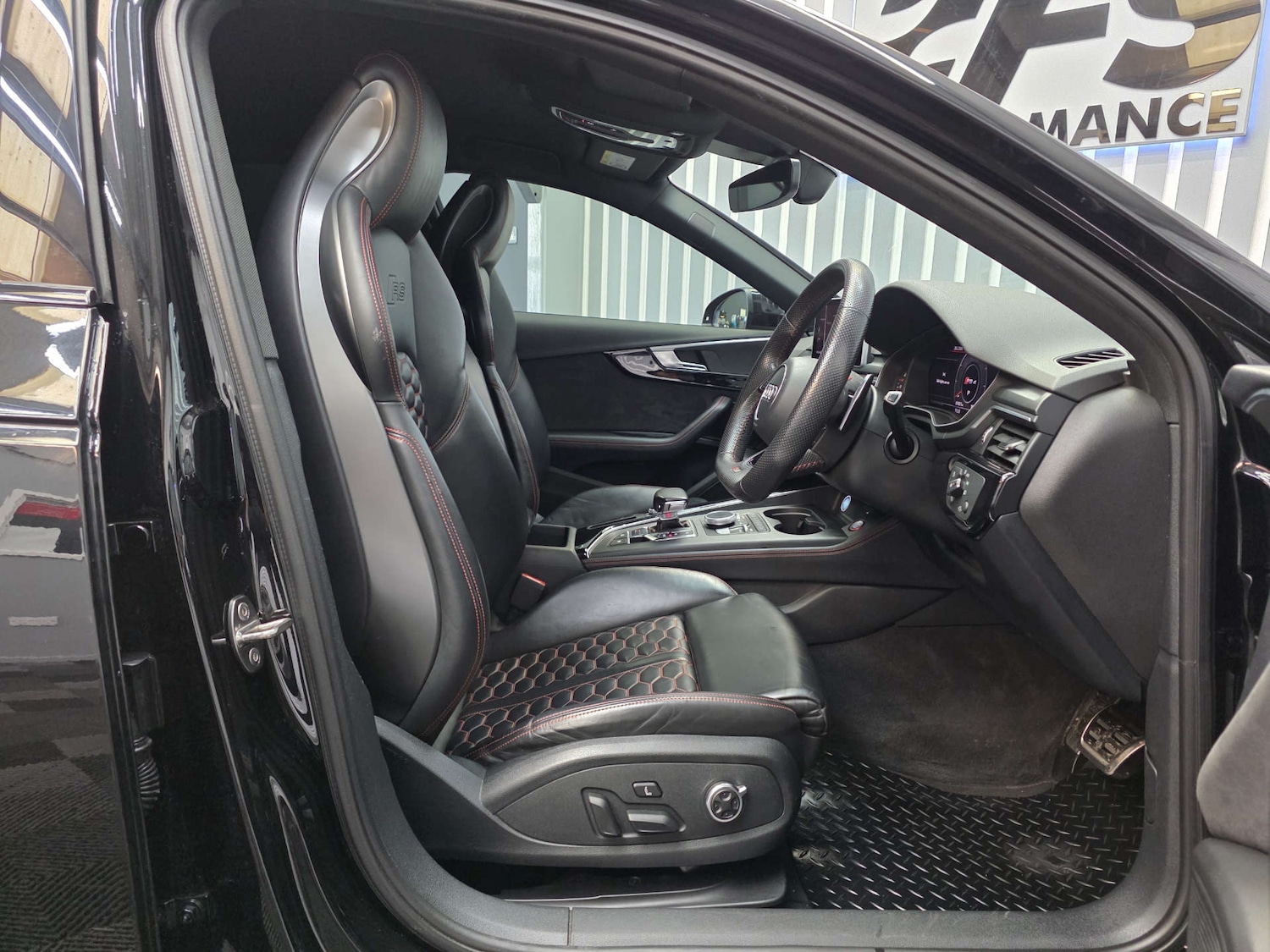 Used Audi RS4 2018 for sale - 77704070: Photo 33