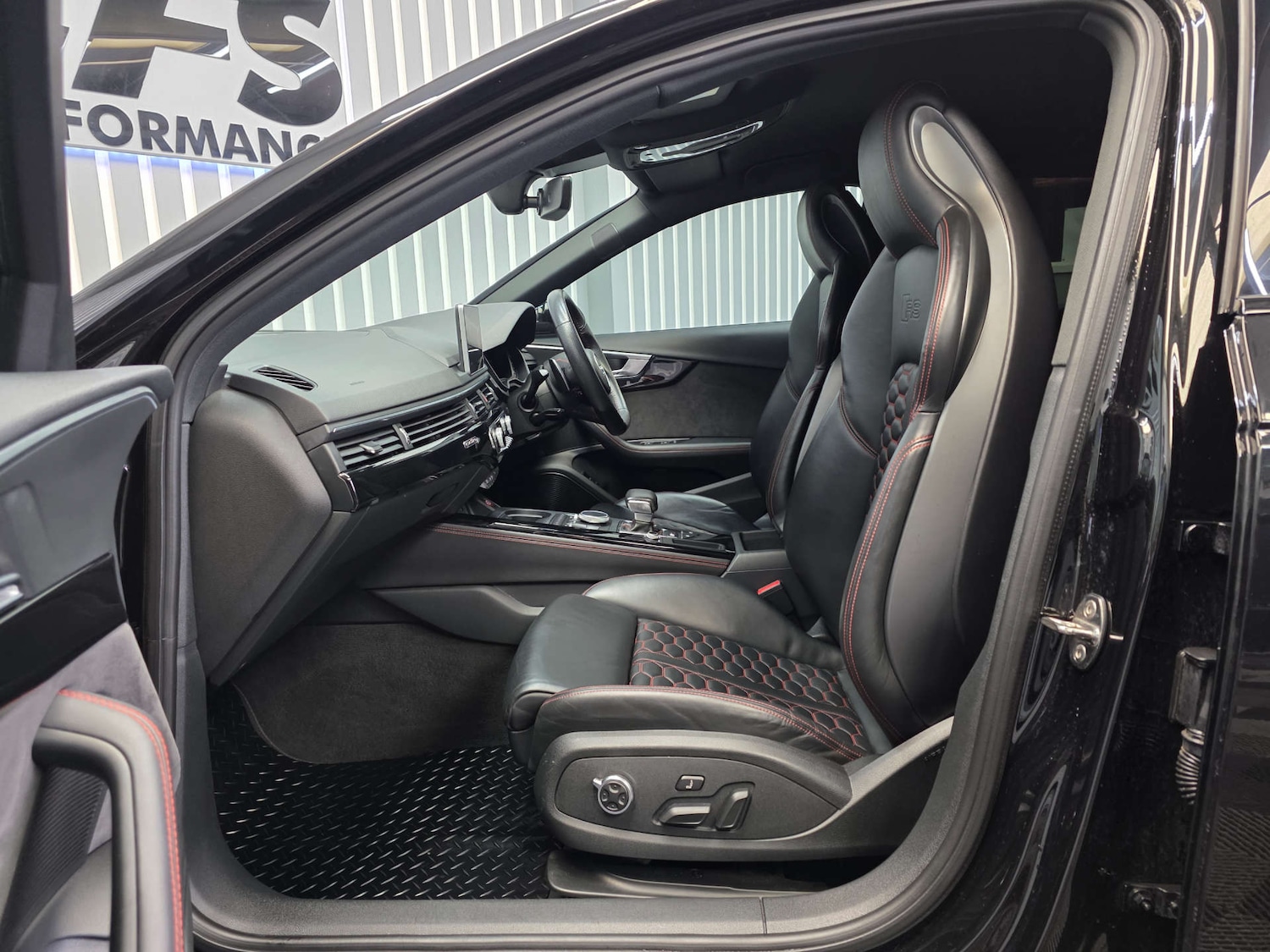 Used Audi RS4 2018 for sale - 77704070: Photo 35