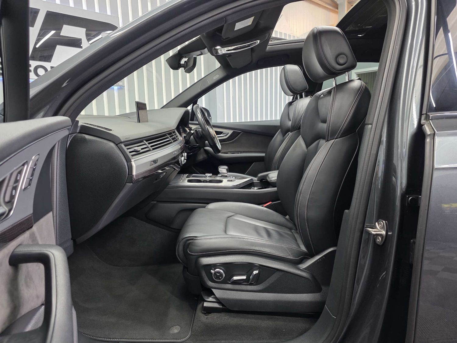 Used Audi Q7 2017 for sale - 77523135: Photo 38