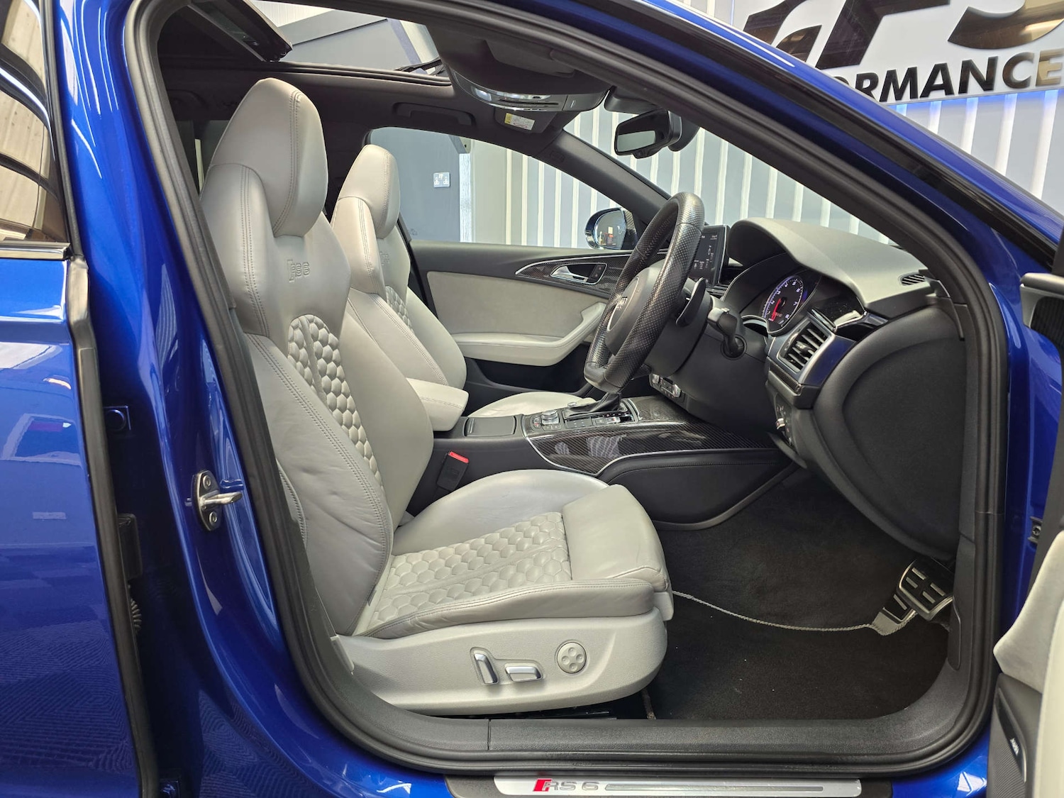 Used Audi RS6 2015 for sale - 76973922: Photo 38