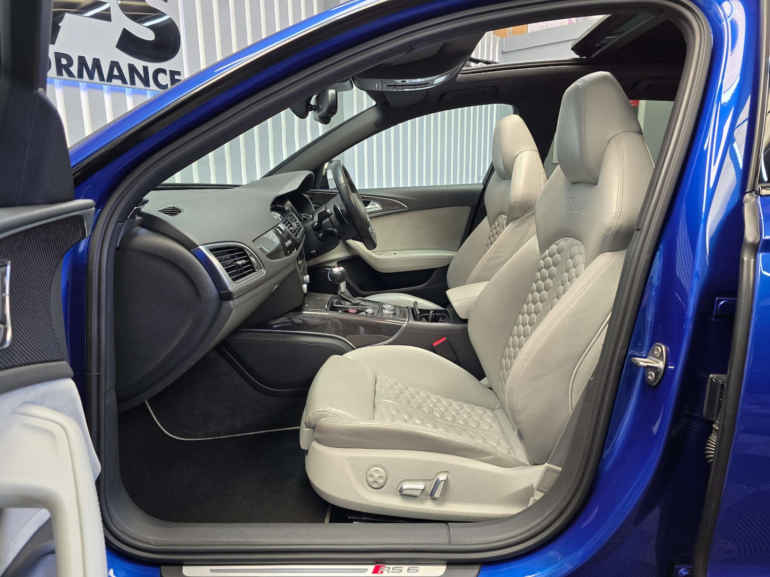 Used Audi RS6 2015 for sale - 76973922: Photo 40