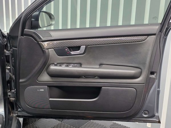 Used Audi RS4 Avant 2006 for sale - 75347699: Photo 29