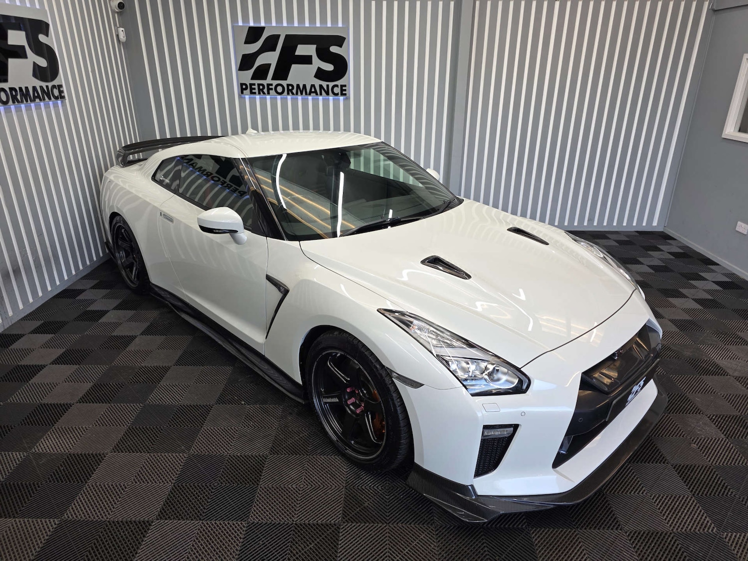 Used Nissan GT-R 2017 for sale - 77022459: Photo 13