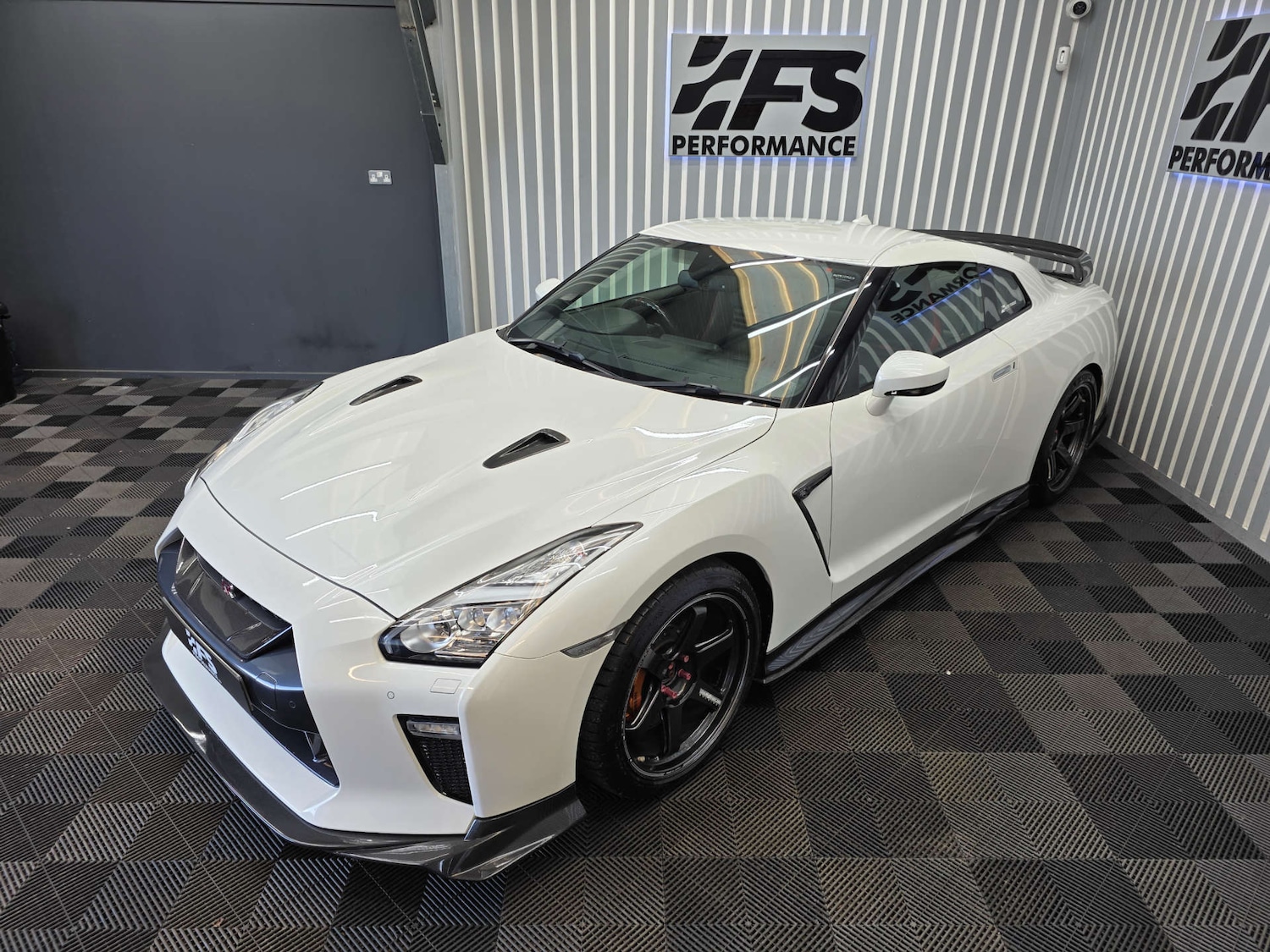 Used Nissan GT-R 2017 for sale - 77022459: Photo 15