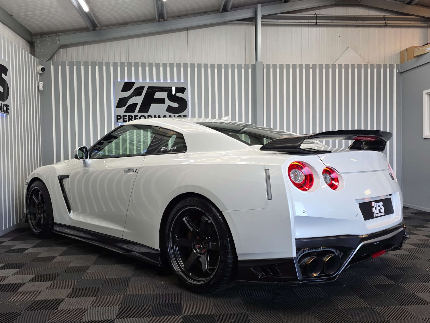 Used Nissan GT-R 2017 for sale - 77022459: Photo 4