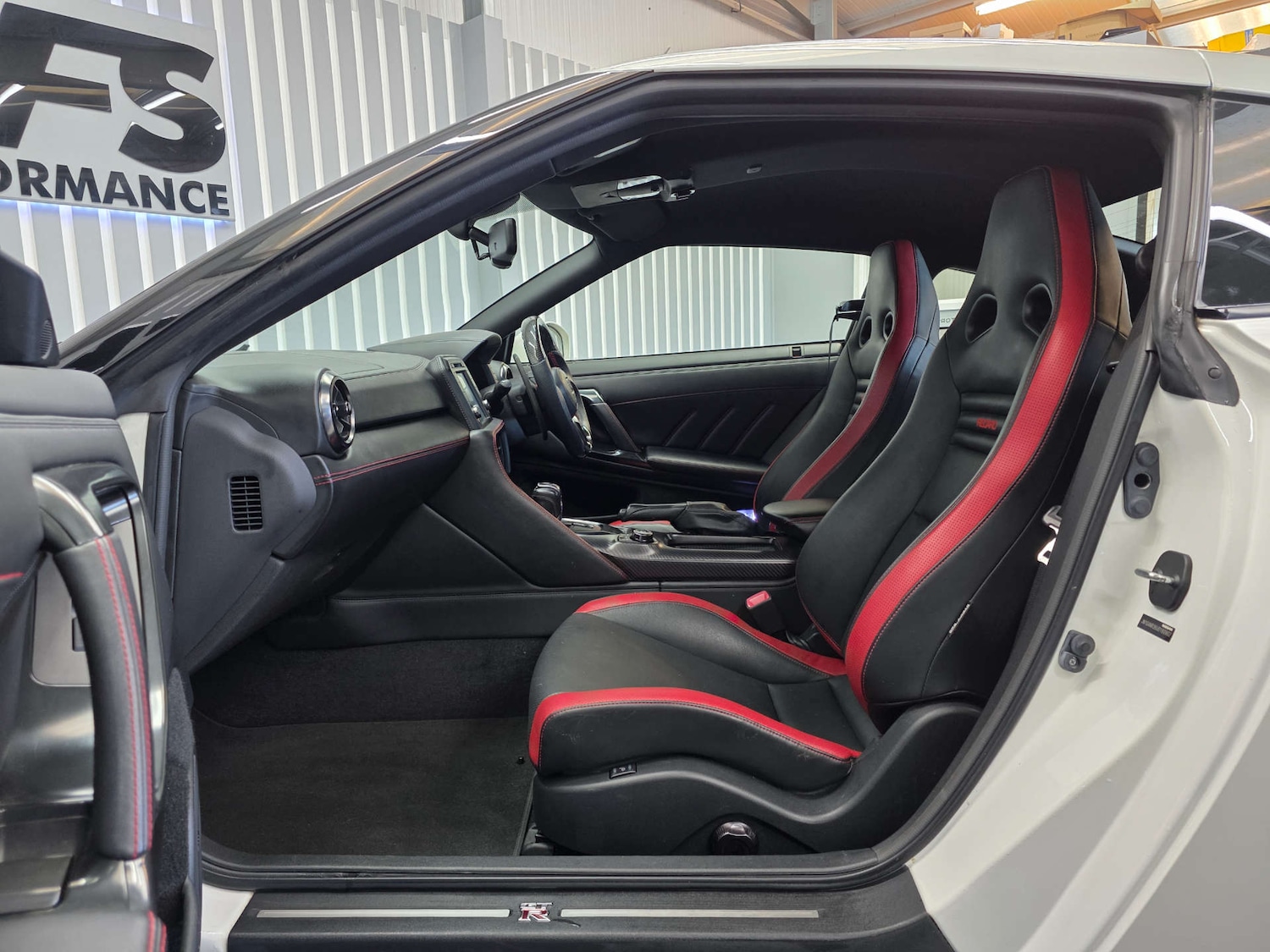 Used Nissan GT-R 2017 for sale - 77022459: Photo 42