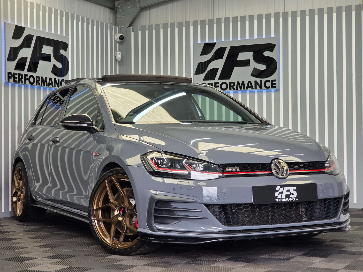 Used Volkswagen Golf 2019 for sale - 76601633: Photo 1