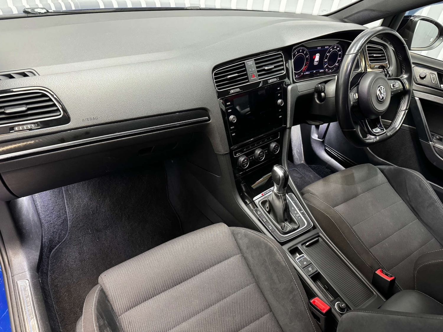 Used Volkswagen Golf 2017 for sale - 77161971: Photo 35