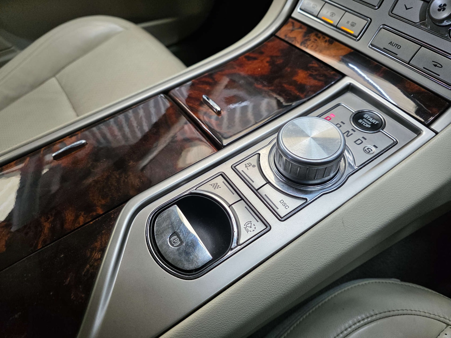 Used Jaguar XF 2010 for sale - 77583903: Photo 12