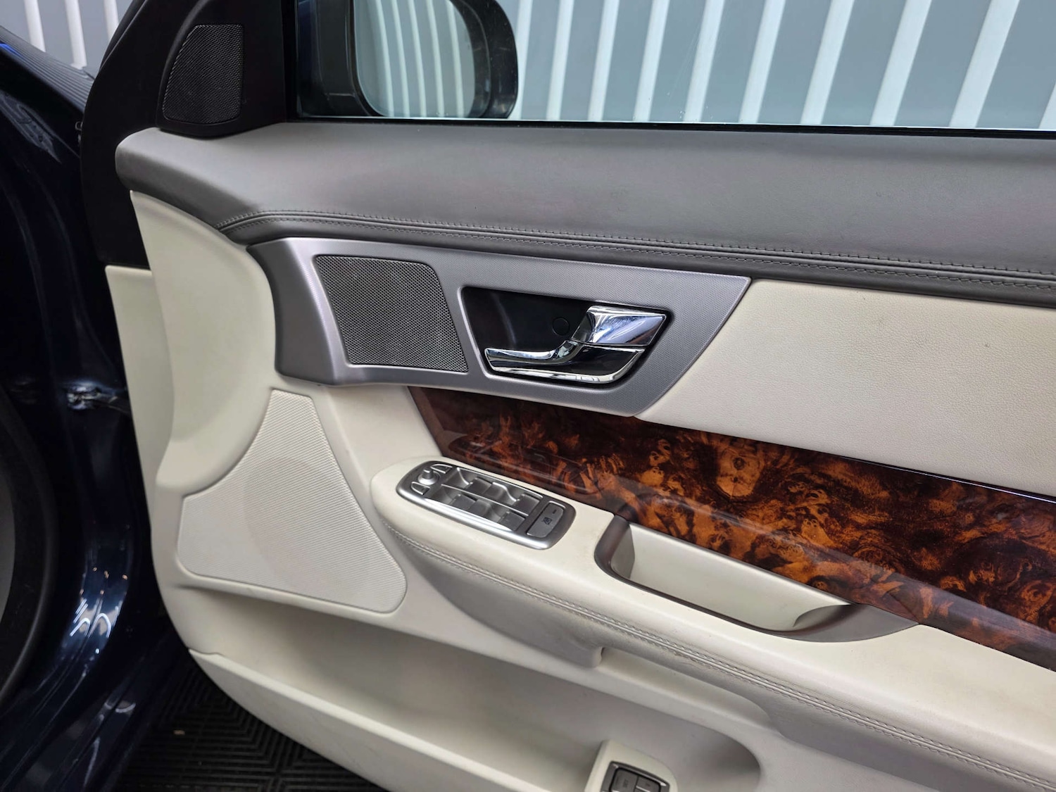 Used Jaguar XF 2010 for sale - 77583903: Photo 14