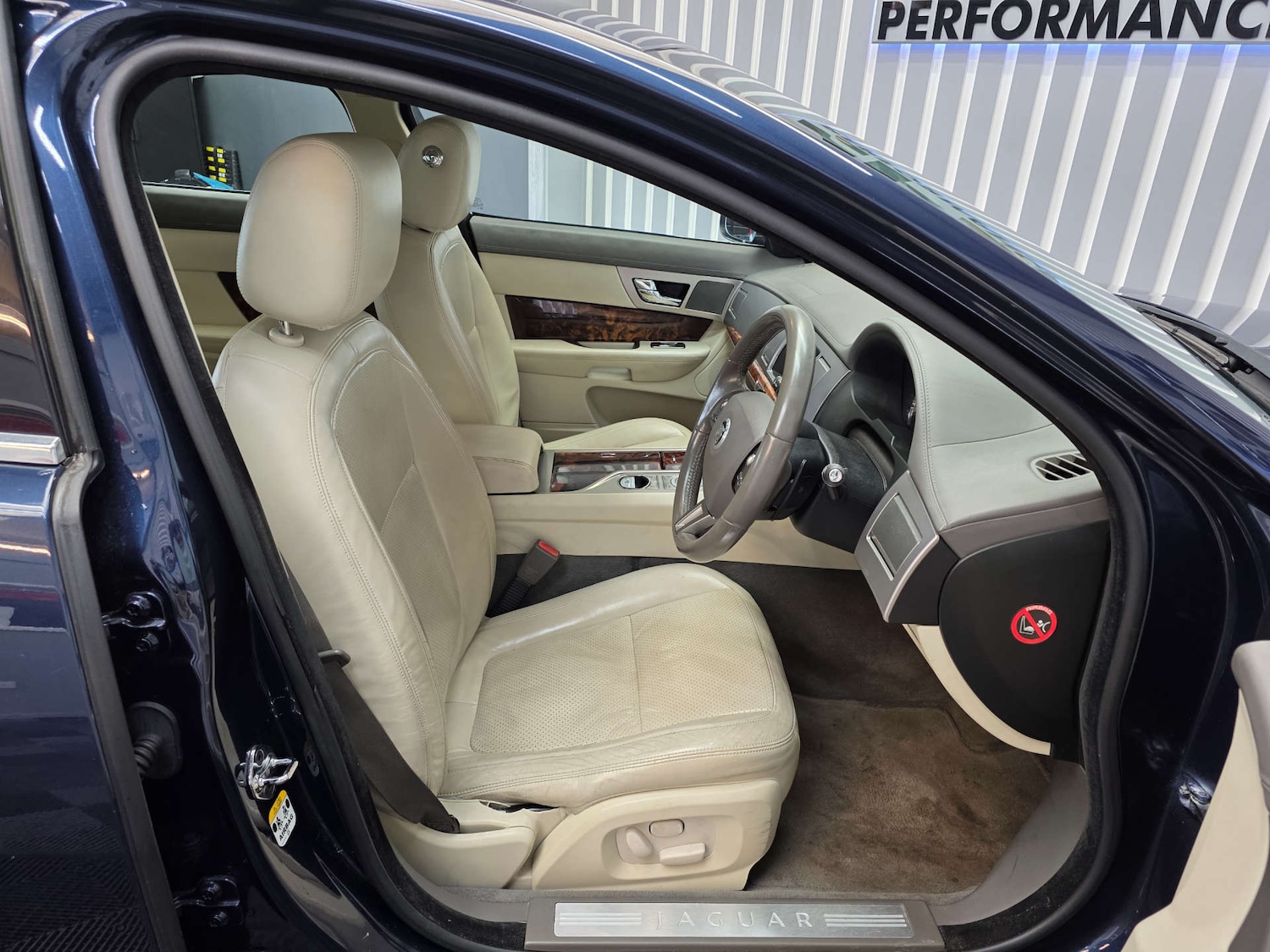 Used Jaguar XF 2010 for sale - 77583903: Photo 22