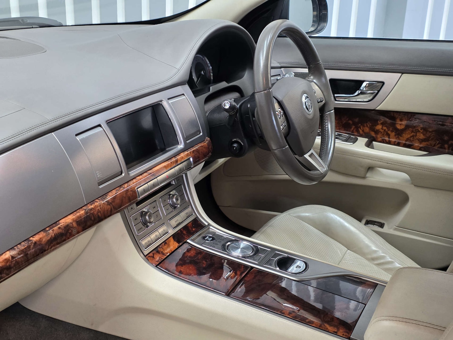 Used Jaguar XF 2010 for sale - 77583903: Photo 23