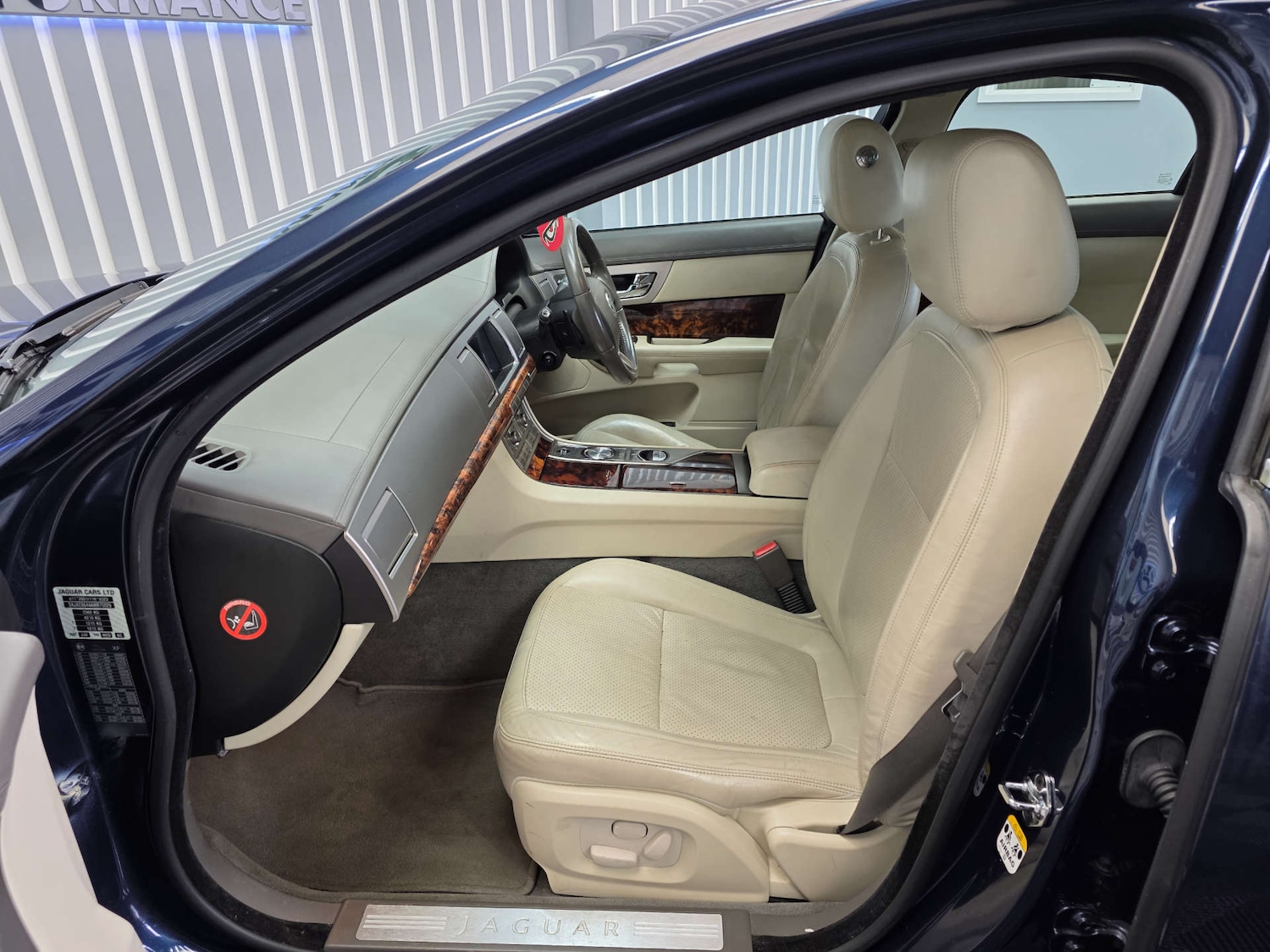 Used Jaguar XF 2010 for sale - 77583903: Photo 24