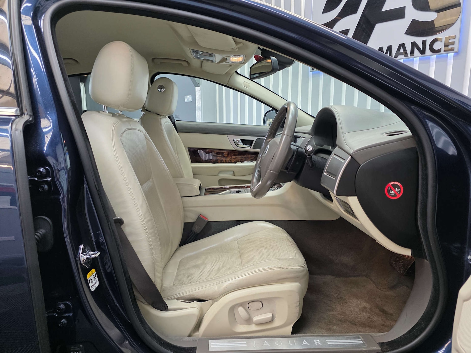 Used Jaguar XF 2010 for sale - 77583903: Photo 35