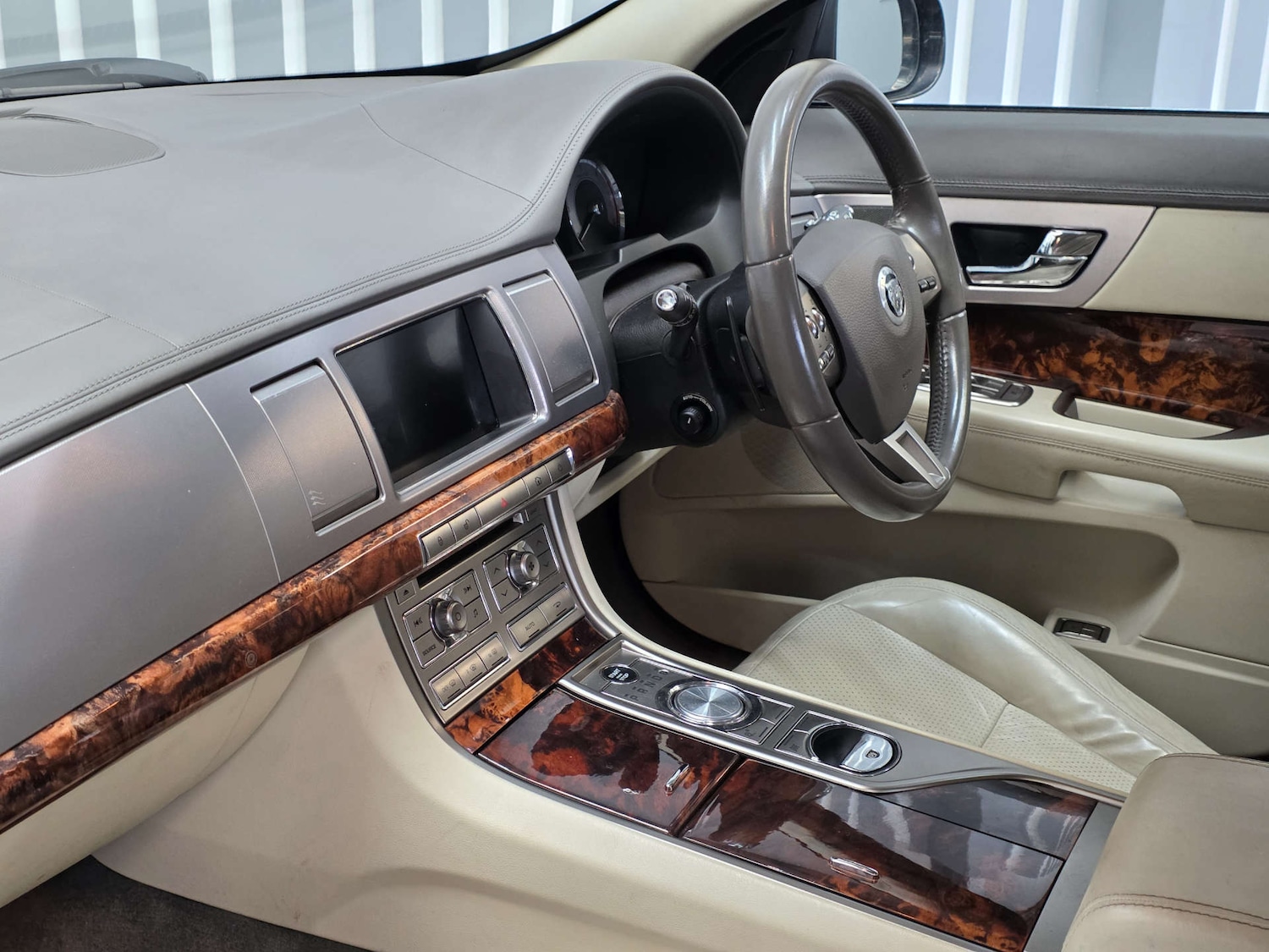 Used Jaguar XF 2010 for sale - 77583903: Photo 36