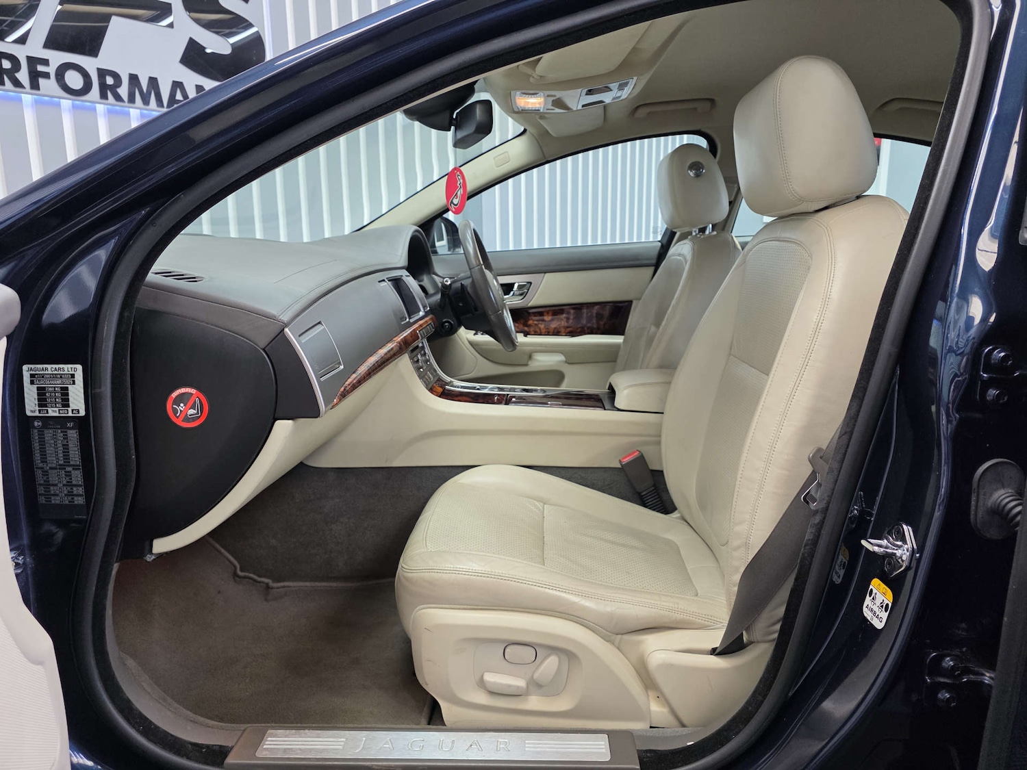 Used Jaguar XF 2010 for sale - 77583903: Photo 37