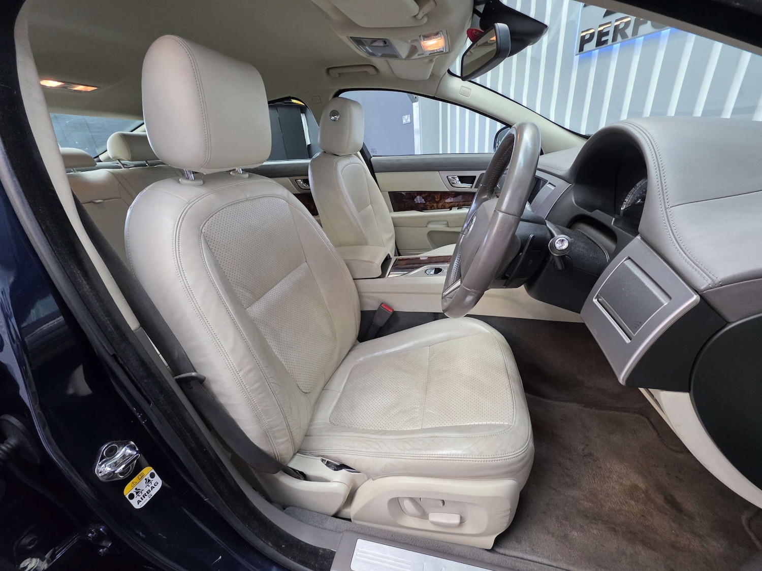 Used Jaguar XF 2010 for sale - 77583903: Photo 7