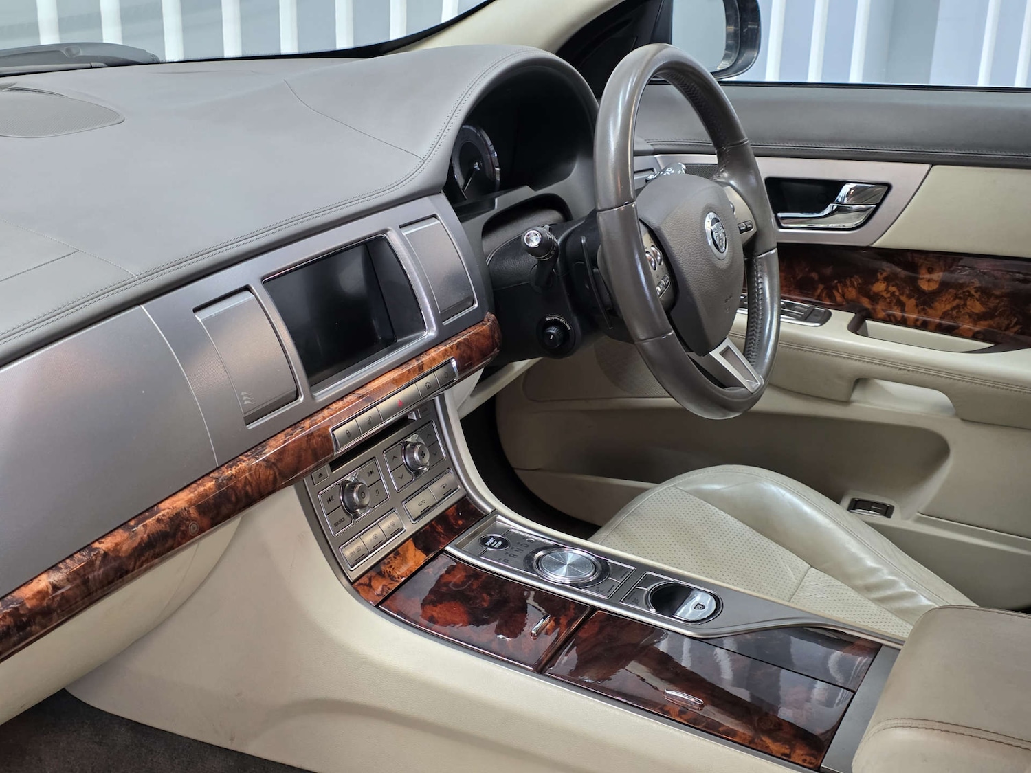 Used Jaguar XF 2010 for sale - 77583903: Photo 8