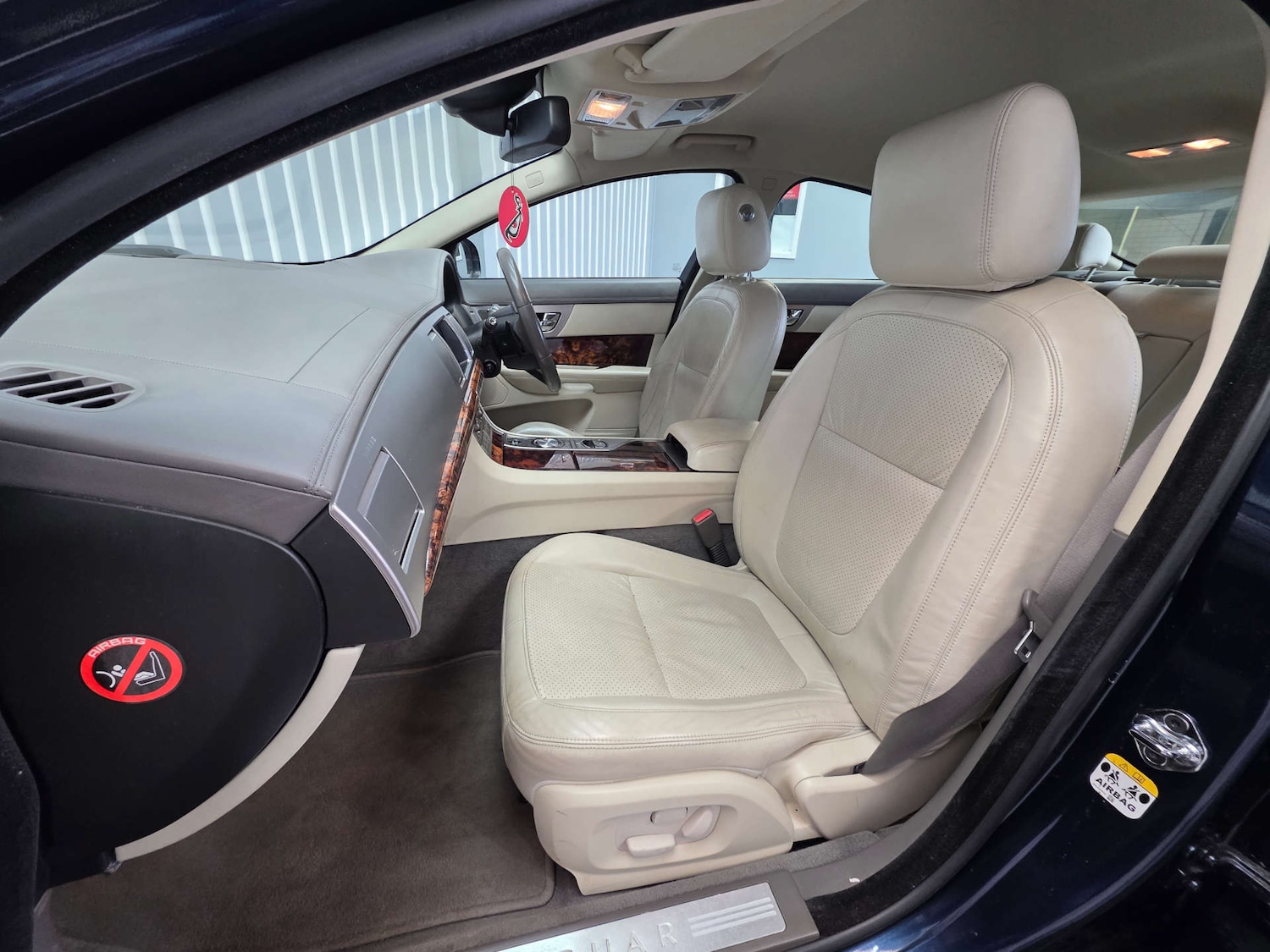 Used Jaguar XF 2010 for sale - 77583903: Photo 9