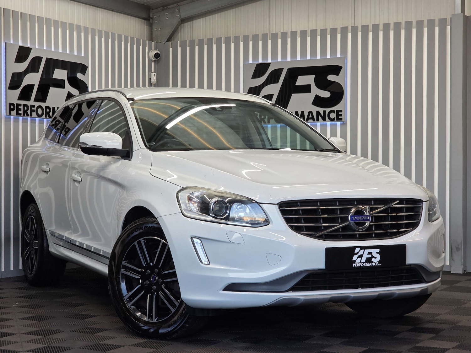 Used Volvo XC60 2015 for sale - 76829767: Photo 1