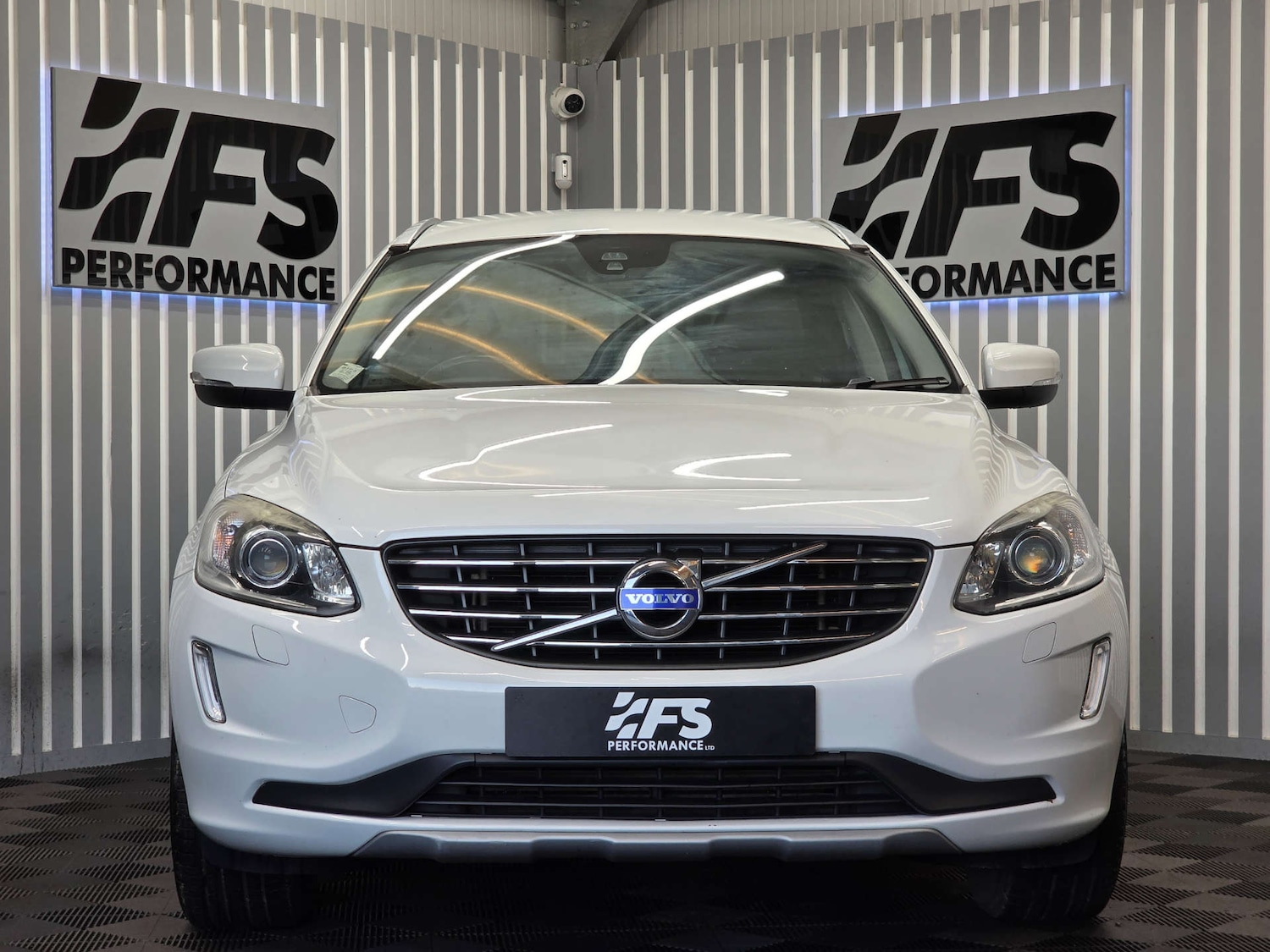 Used Volvo XC60 2015 for sale - 76829767: Photo 2