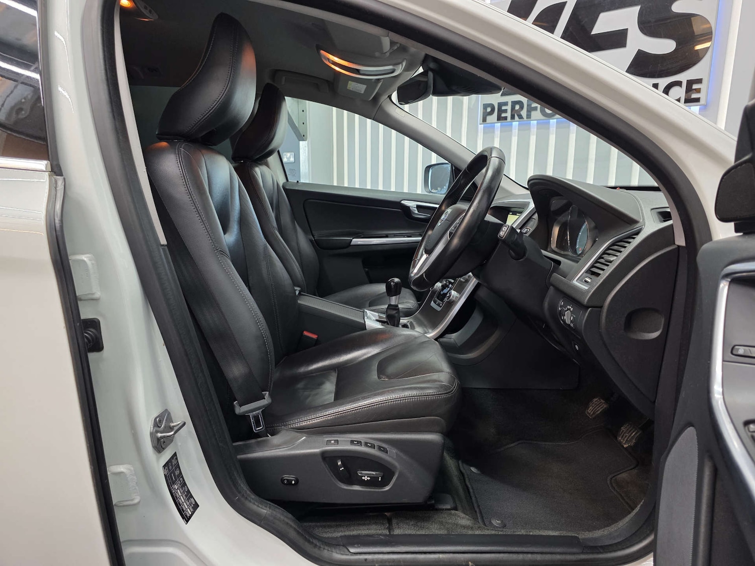 Used Volvo XC60 2015 for sale - 76829767: Photo 30